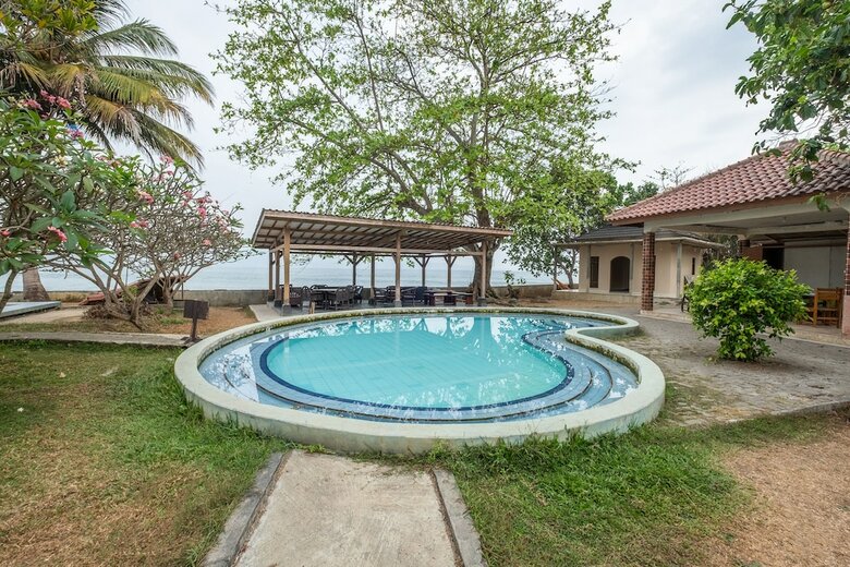 Hotel Oyo 951 Cempaka Ratu Beach Resort