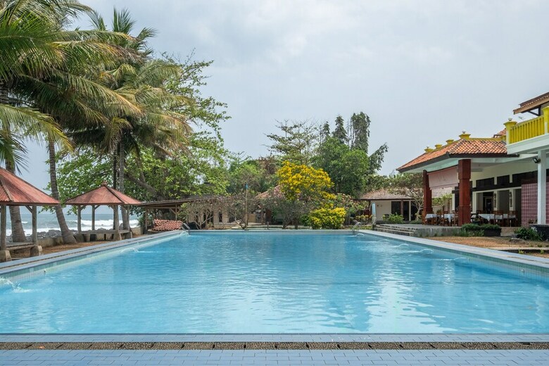 Hotel Oyo 951 Cempaka Ratu Beach Resort