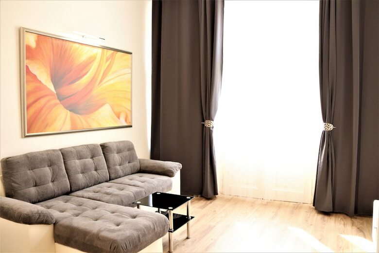 Flowers Apartments