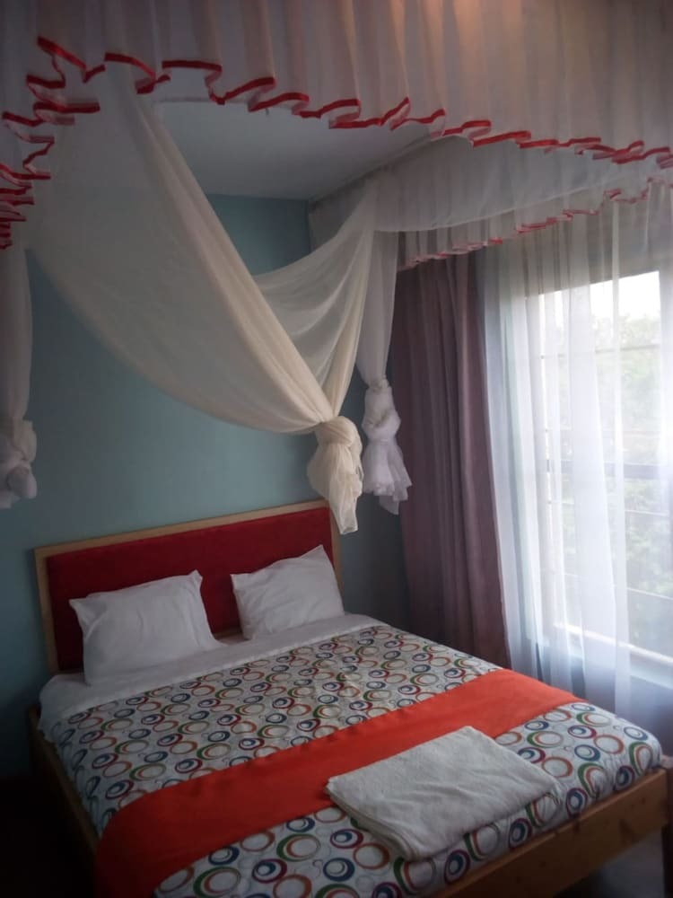 Thorn Tree Hotel