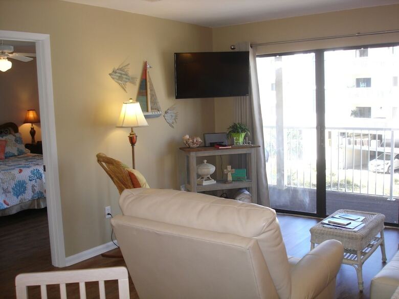 Romar Beach 208