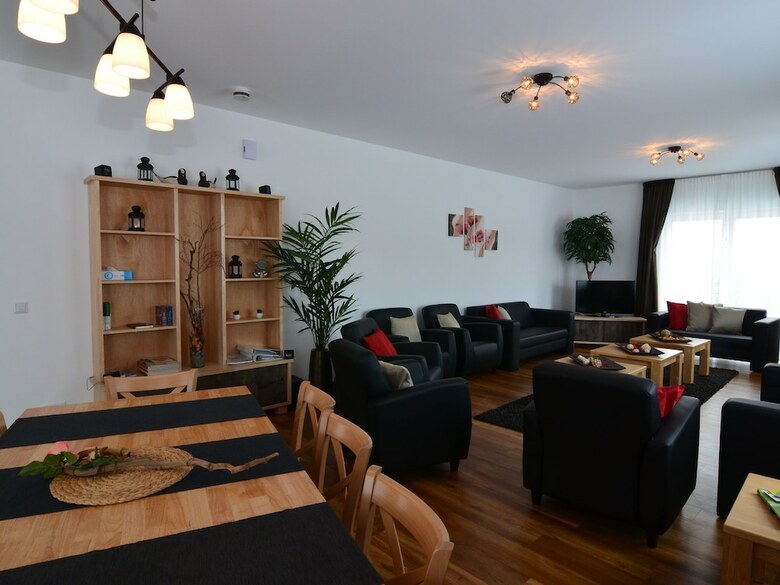 Elegant Villa With Garden, Private Terrace, Balcony, Heating