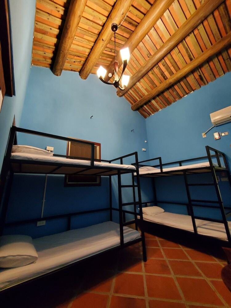 Hostal Take A Break B&B