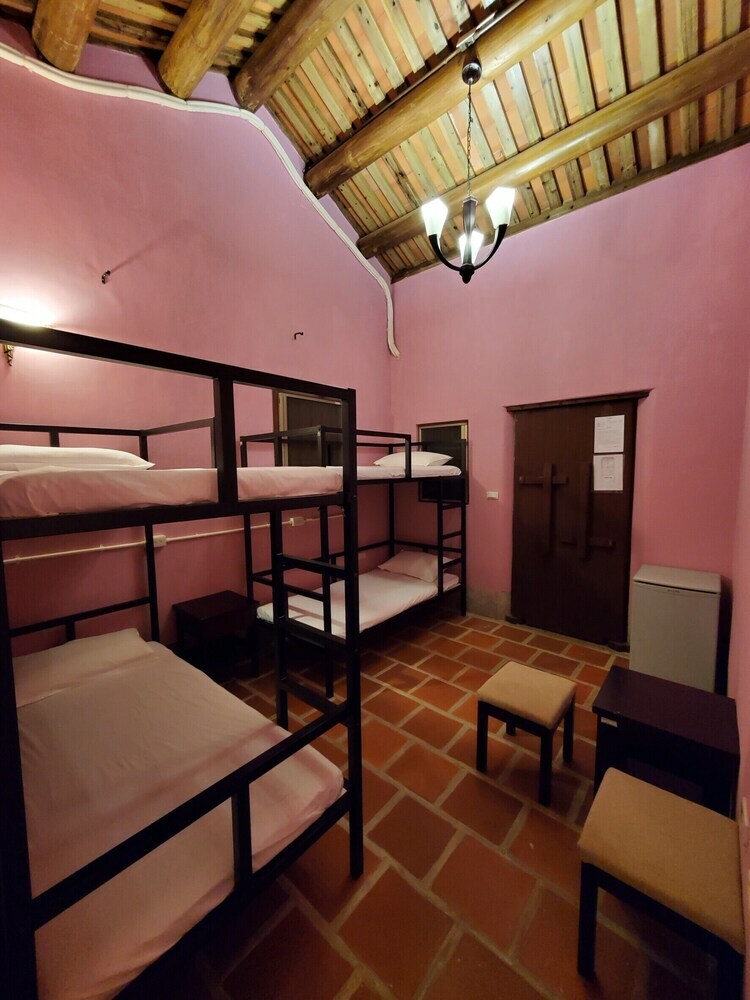 Hostal Take A Break B&B