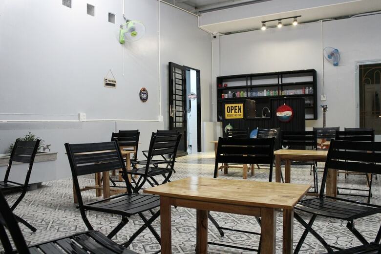 Hostal B Home - Hostel