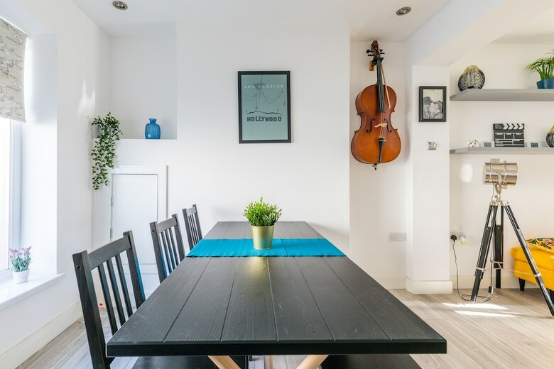 The Hollywood Beautiful 3 Bedroom House