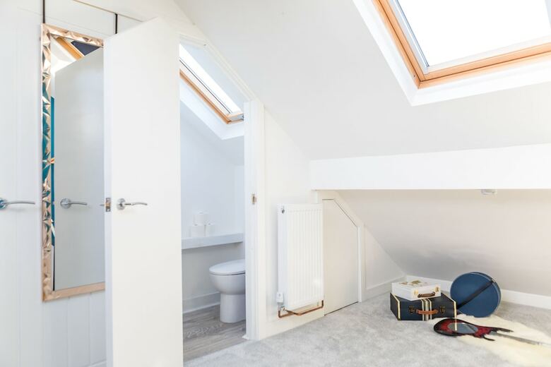 The Hollywood Beautiful 3 Bedroom House