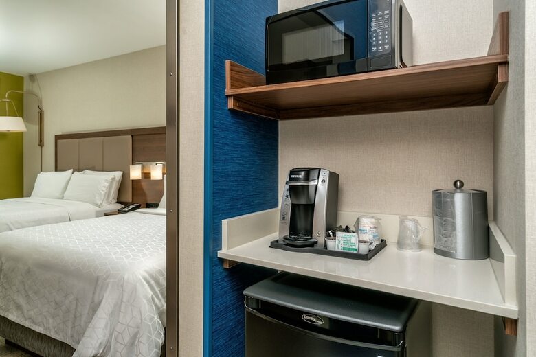 Hotel Holiday Inn Express & Suites Brandon