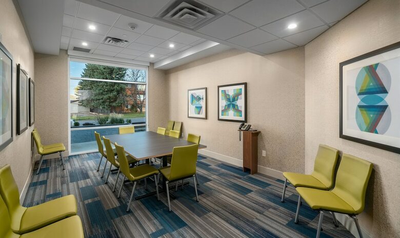 Hotel Holiday Inn Express & Suites Brandon