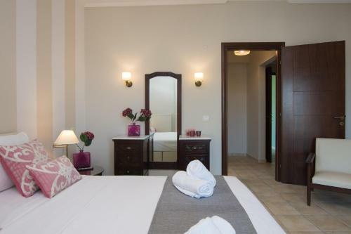 Hotel Golden Coast Boutique - Luxury Living
