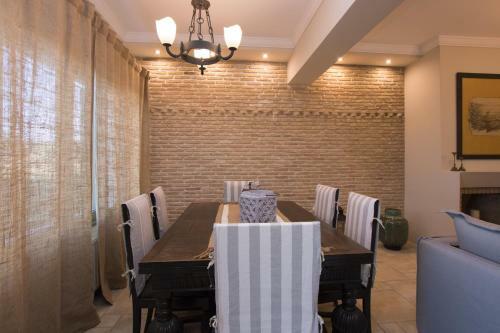 Hotel Golden Coast Boutique - Luxury Living