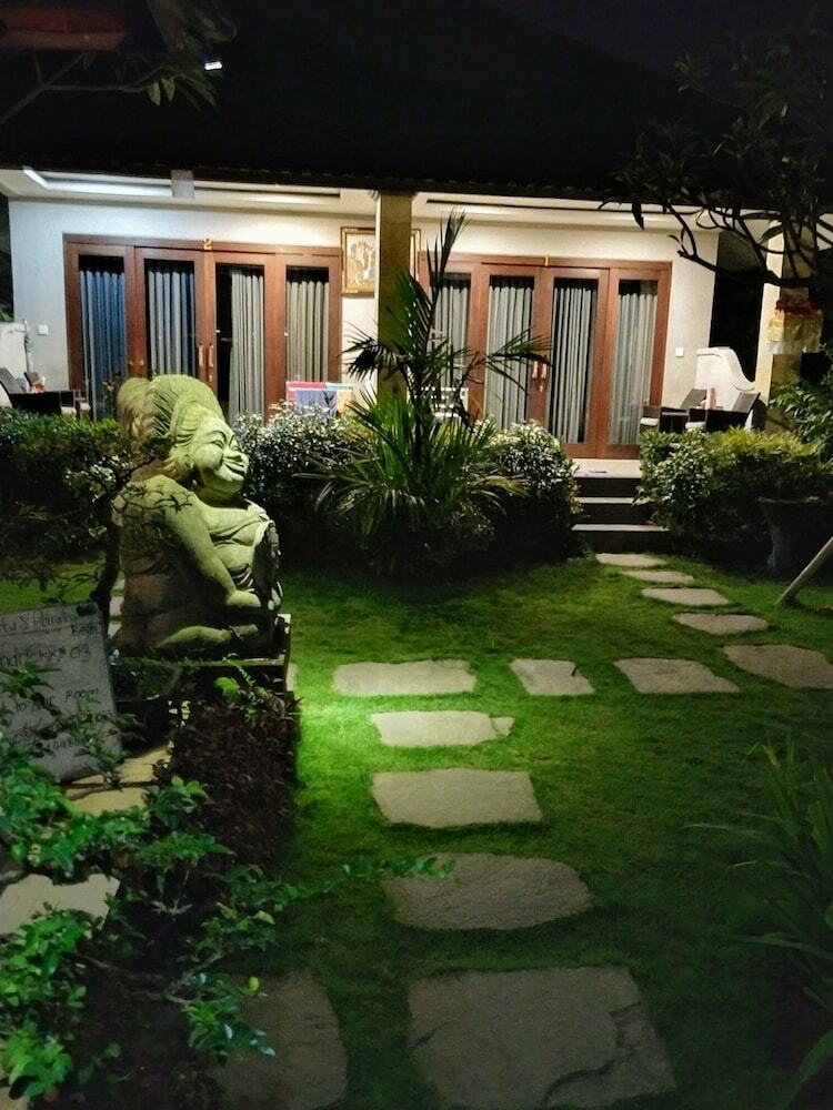 Hotel Putu's Paradise Guesthouse