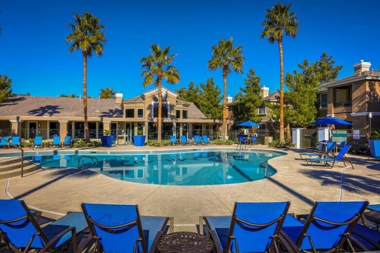 Villa Quiet Home 9 Minutes To Strip Balcony & Pool