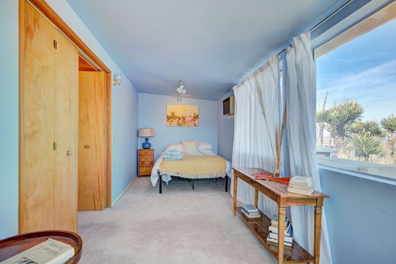Classic 1960s Cottage On 10 Acres With Jacuzzi!