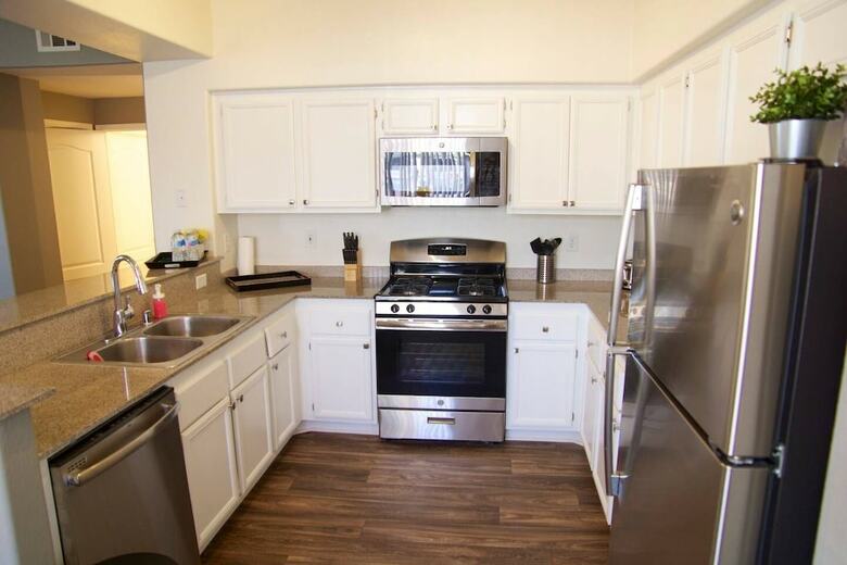 Beautiful & Quiet Apartment 15 Minutes From Strip