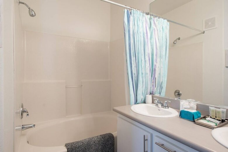 Apartamento Modern Quiet Home - 15 Minutes To Strip With Pool!