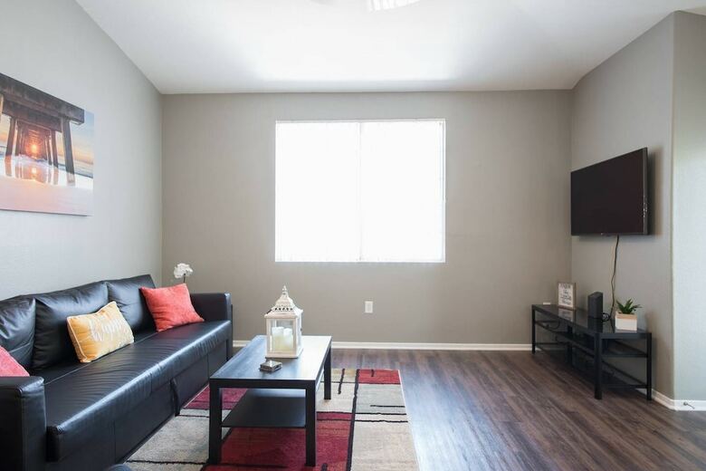 Apartamento Modern Quiet Home - 15 Minutes To Strip With Pool!