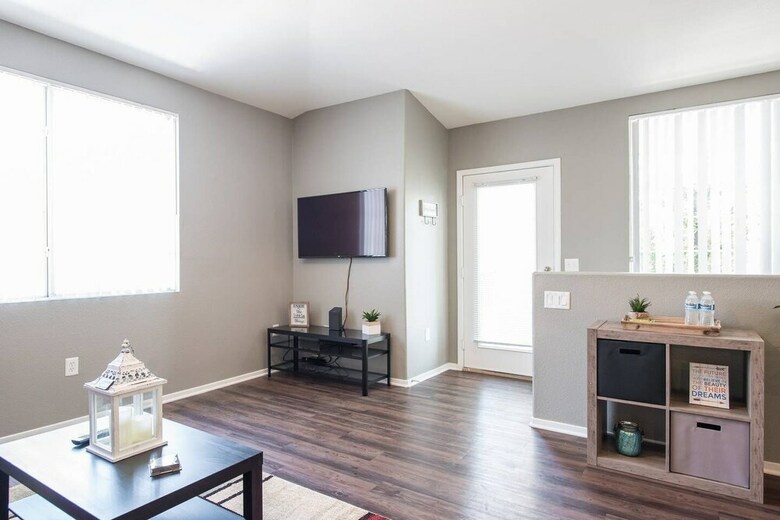 Apartamento Modern Quiet Home - 15 Minutes To Strip With Pool!