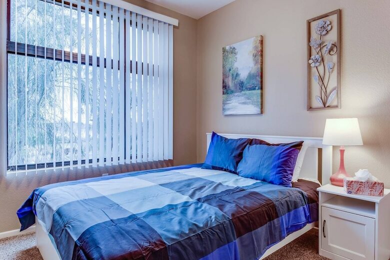 Moved Out - Ten01 2231