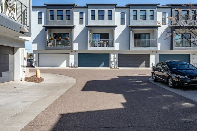 Stunning Home In A Great Location 2-car Garage