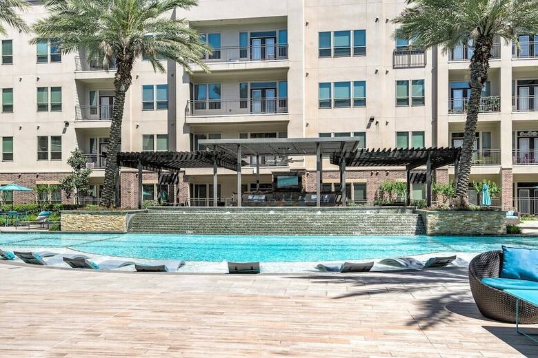 Brand New Modern Condo Pool Very Quiet & Safe
