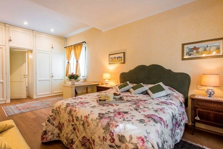 Deluxe Charming Florentine Villa In The City. Plus