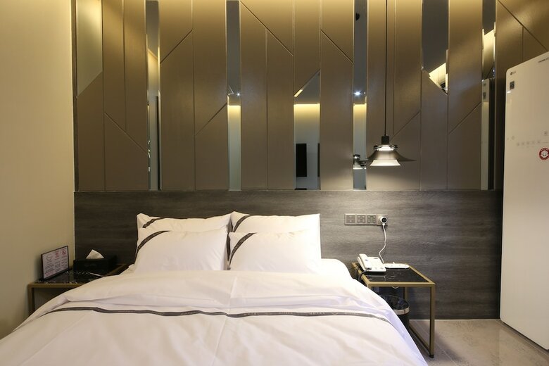 Divine Hotel