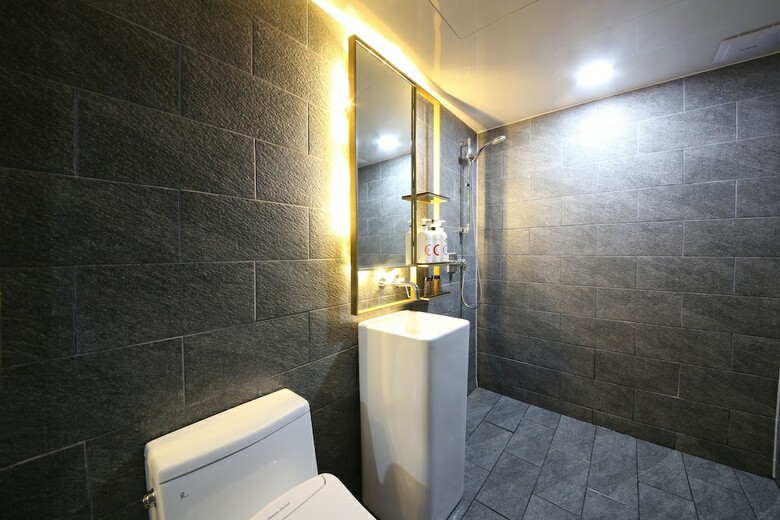 Divine Hotel