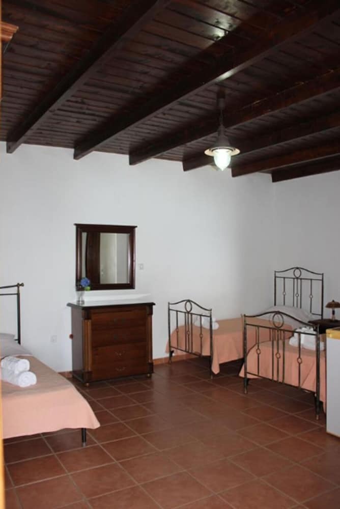 Hotel Lalloudes