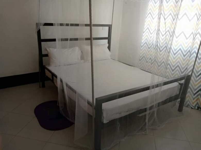 Hostal L & J Modern Backpackers