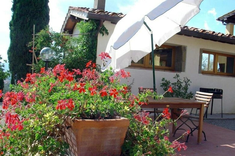 Villa Apartment With One Bedroom In Castelfranco Piandisc�, With Pool Access