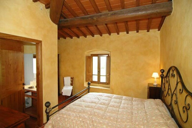 Villa Apartment With One Bedroom In Castelfranco Piandisc�, With Pool Access