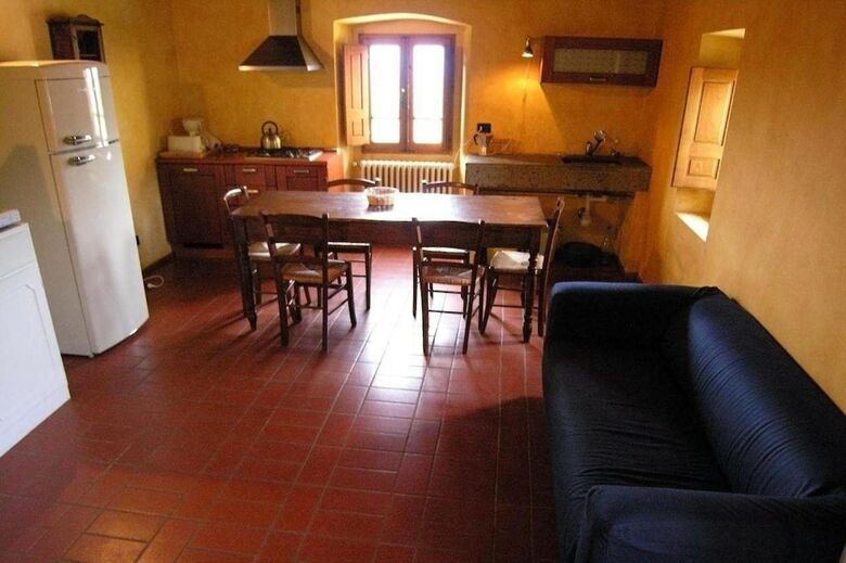Villa Apartment With One Bedroom In Castelfranco Piandisc�, With Pool Access