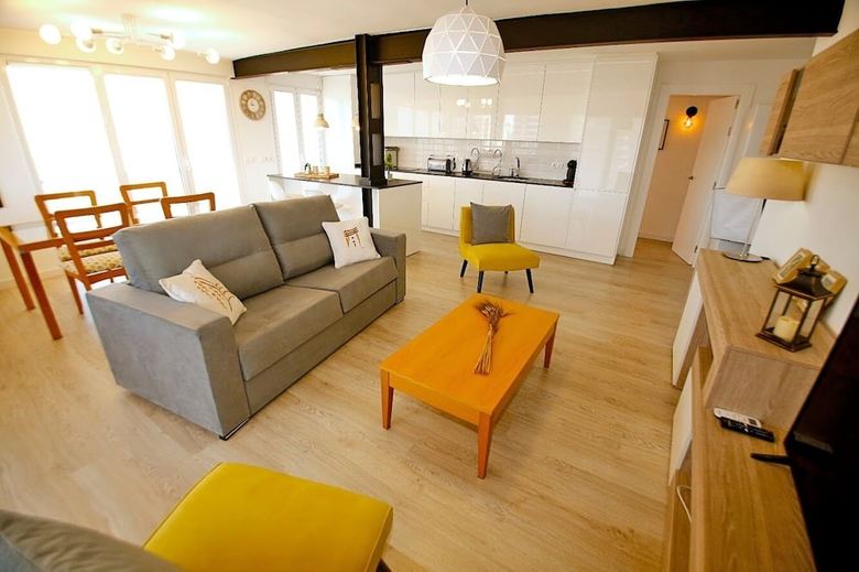 Apartamentos Alazan Tower