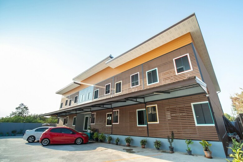Hotel Oyo 784 Brown Home Sattahip