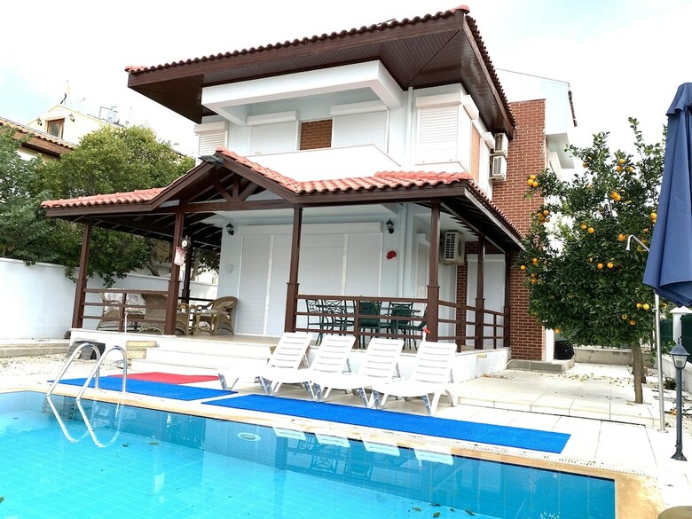 Stunning 3-bed Villa With In Kadriyebelek Antalya