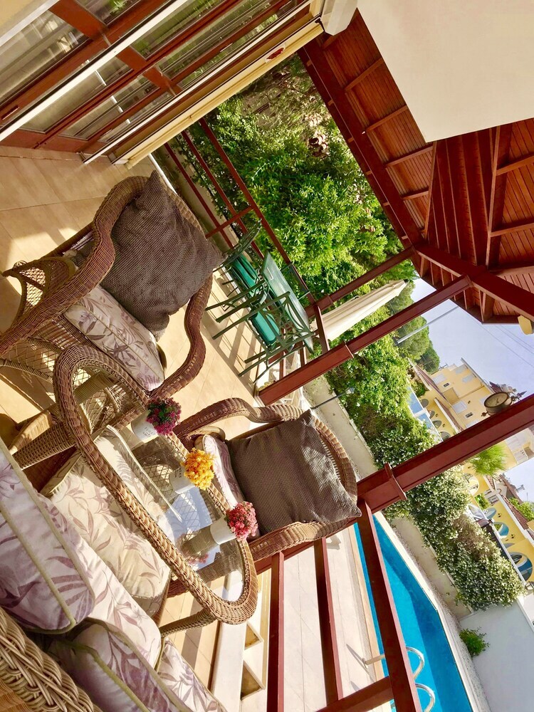 Stunning 3-bed Villa With In Kadriyebelek Antalya