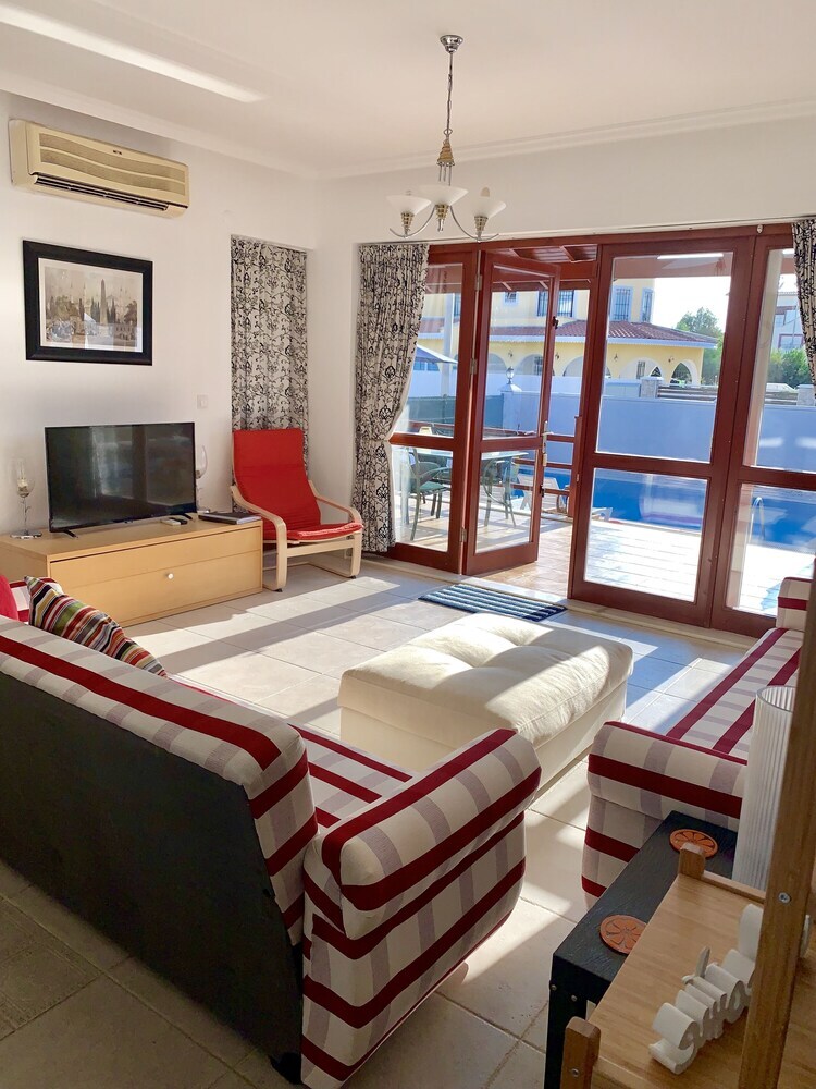 Stunning 3-bed Villa With In Kadriyebelek Antalya
