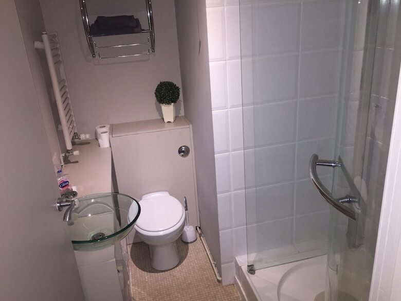 Residencia Large 2-bed House Derbyshire Off Chatsworth Rd