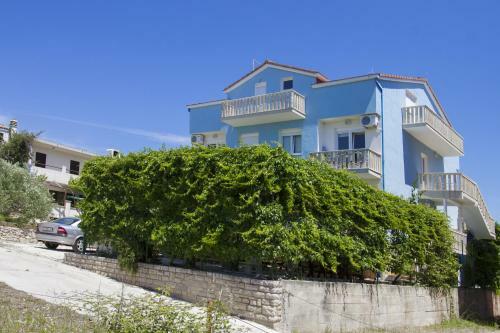 Apartments Crnjac