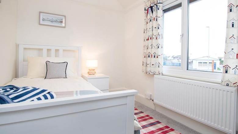 Gwylan Apartment In Penrhyn Bay, Modern And Beautifully Presented