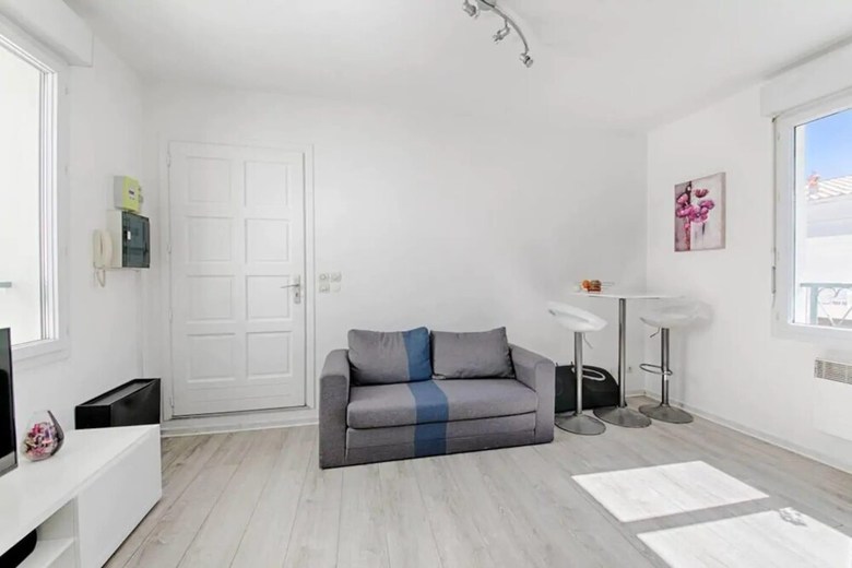 Spacious 1 Bedroom Apartment With Big Rooftop Terrace In Nice