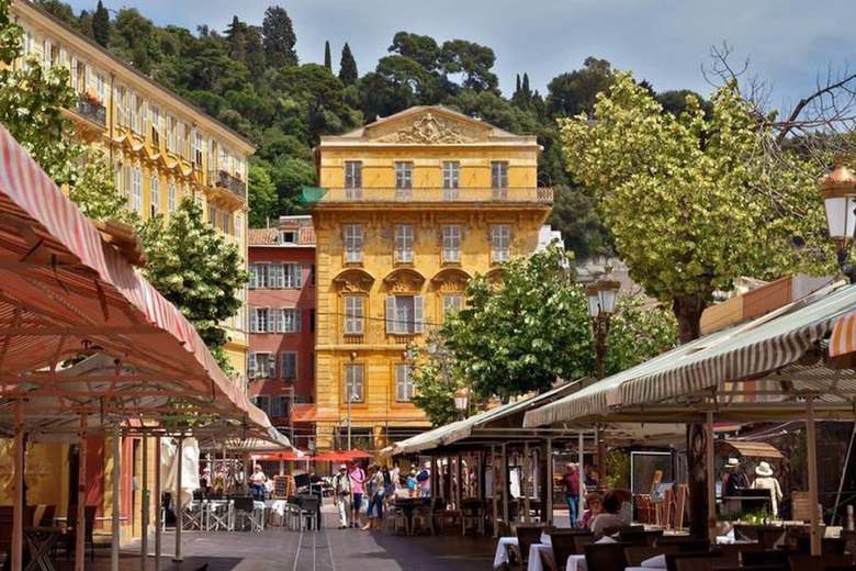 Spacious 1 Bedroom Apartment With Big Rooftop Terrace In Nice