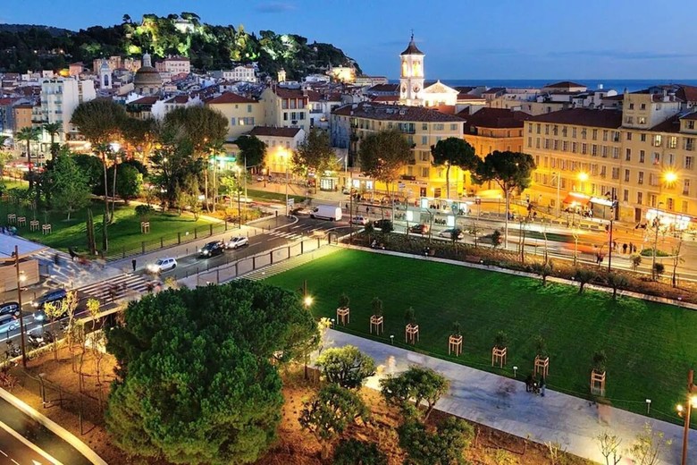Spacious 1 Bedroom Apartment With Big Rooftop Terrace In Nice