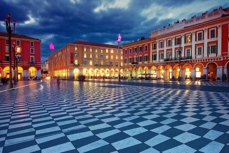 Spacious 1 Bedroom Apartment With Big Rooftop Terrace In Nice