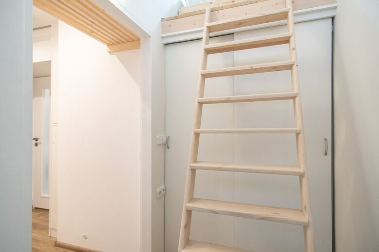 Great Looking Apartment Few Steps Away From Bus & Train Station