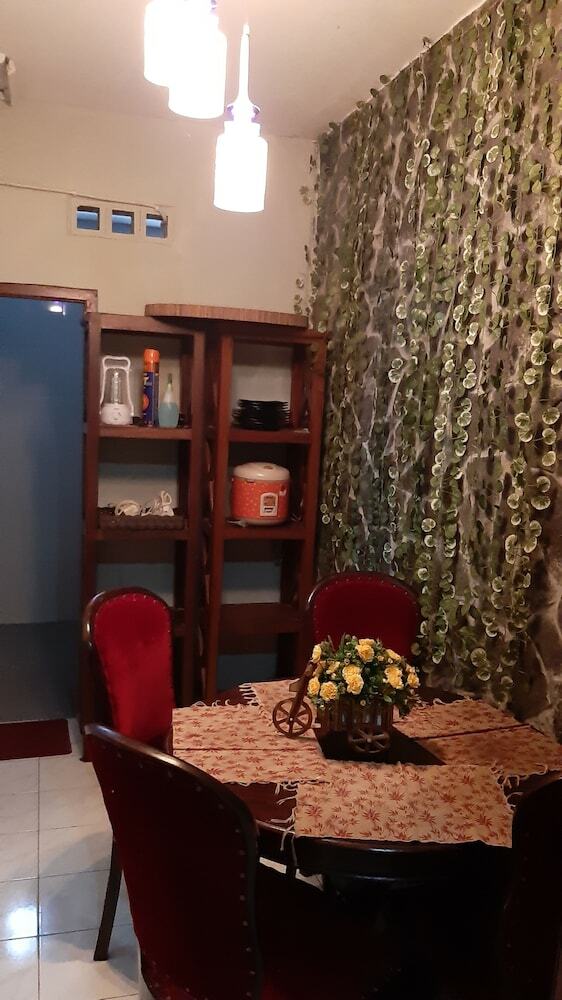 Hotel Renaya Griya Guesthouse
