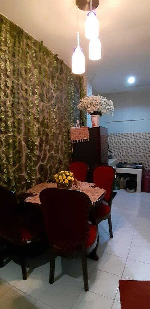 Hotel Renaya Griya Guesthouse