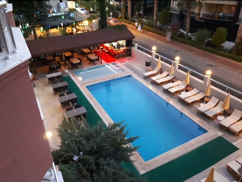 Yaman Life Hotel