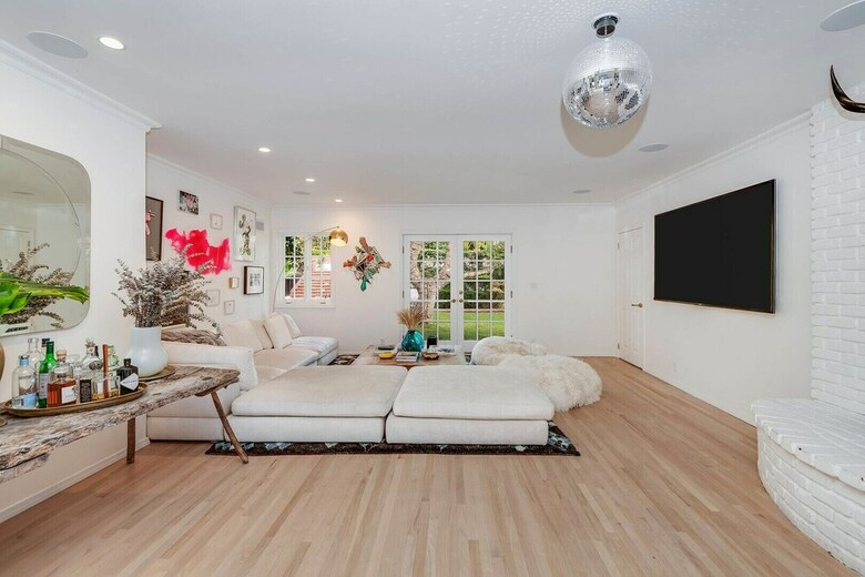 Pearl Of The Hollywood Hills